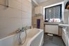 Modernisiert & freistehend: Familienfreundliches Einfamilienhaus in Essen Huttrop - Badezimmer im Obergeschoss